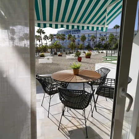 Altamira Beachfront El Duque Адехе
