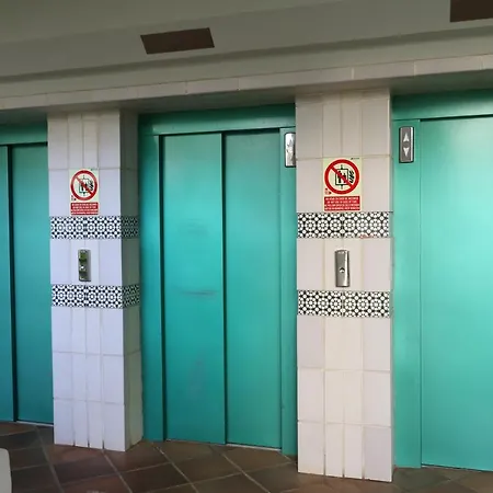 Altamira Beachfront El Duque Апартаменты Адехе