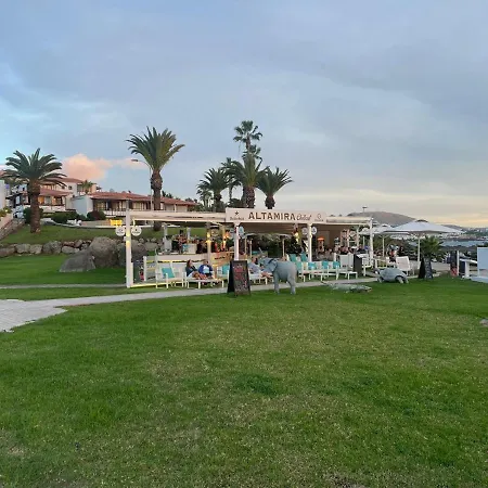 Altamira Beachfront El Duque 阿德耶